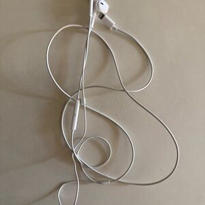 Apple Wired EarPods Lightening Connector